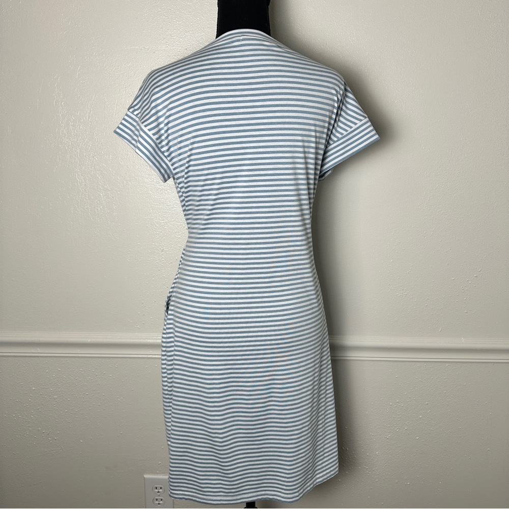 Elegant Blue Striped Midi Dress - Picture 4 of 7